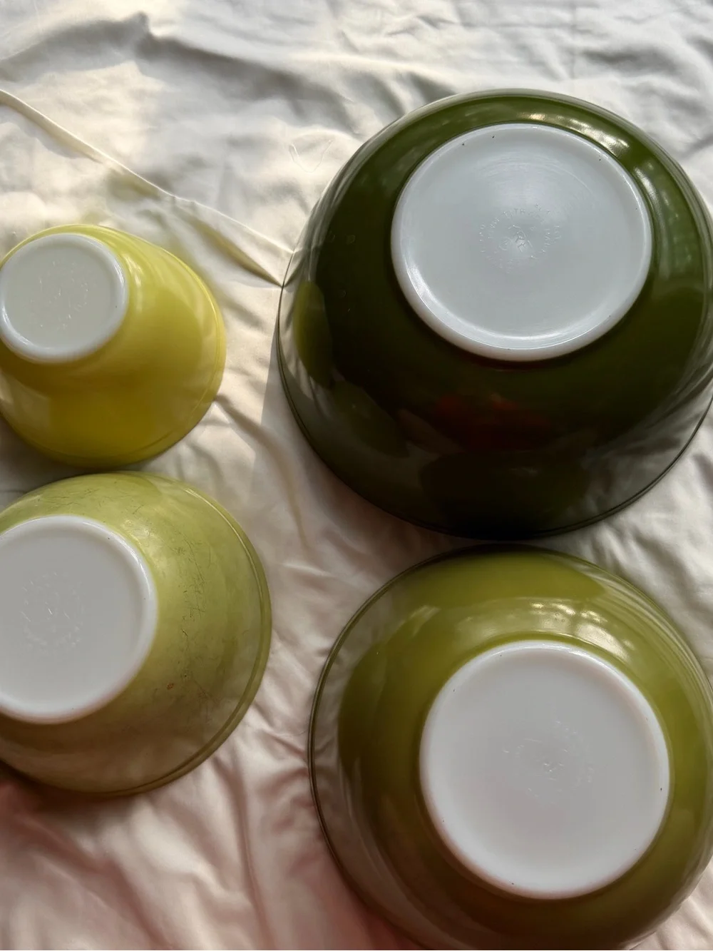 Vintage Pyrex 401–404 Nesting Mixing Bowl Set Green Yellow MCM
